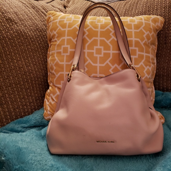 Michael Kors Handbags - Micheal kors purse